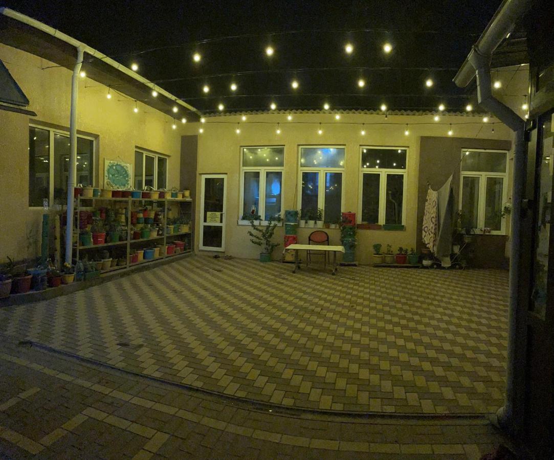 Sweet Home Hostel Bisjkek Buitenkant foto